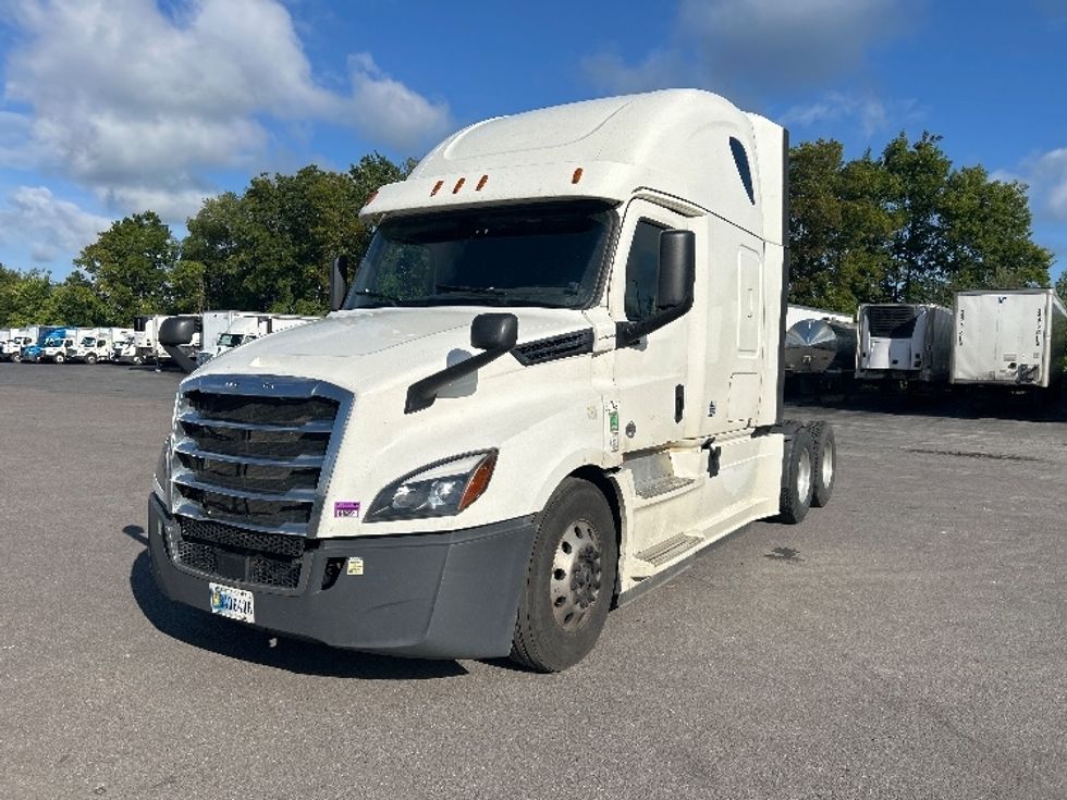 Sleeper Tractor-Heavy Duty Tractors-Freightliner-2020-T12664ST-Rochester-NY-642,988\n\t\tmiles-$ 57,250 - Image 3