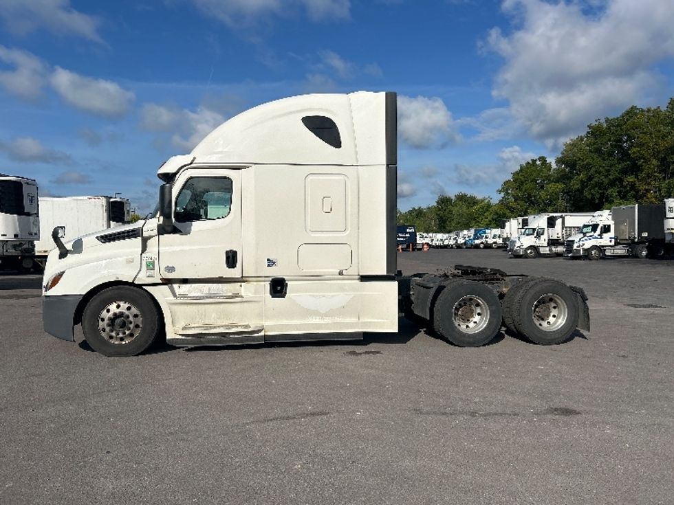 Sleeper Tractor-Heavy Duty Tractors-Freightliner-2020-T12664ST-Rochester-NY-642,988\n\t\tmiles-$ 57,250 - Image 4