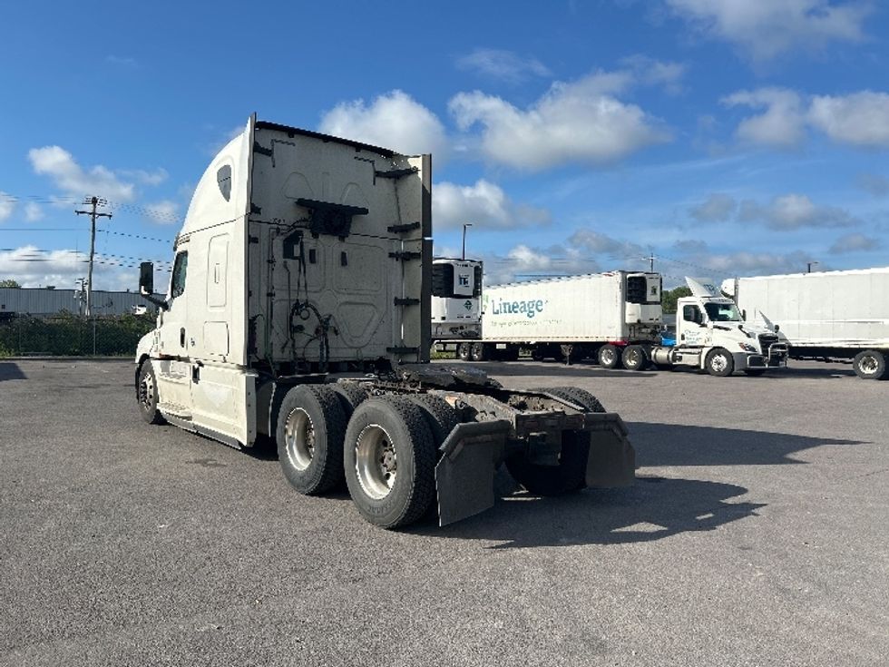 Sleeper Tractor-Heavy Duty Tractors-Freightliner-2020-T12664ST-Rochester-NY-642,988\n\t\tmiles-$ 57,250 - Image 5