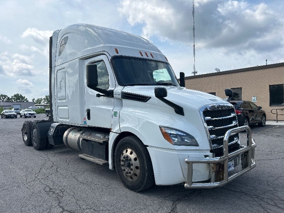 Sleeper Tractor-Heavy Duty Tractors-Freightliner-2020-T12664ST-Rochester-NY-660,421\n\t\tmiles-$ 57,000 - Image 1