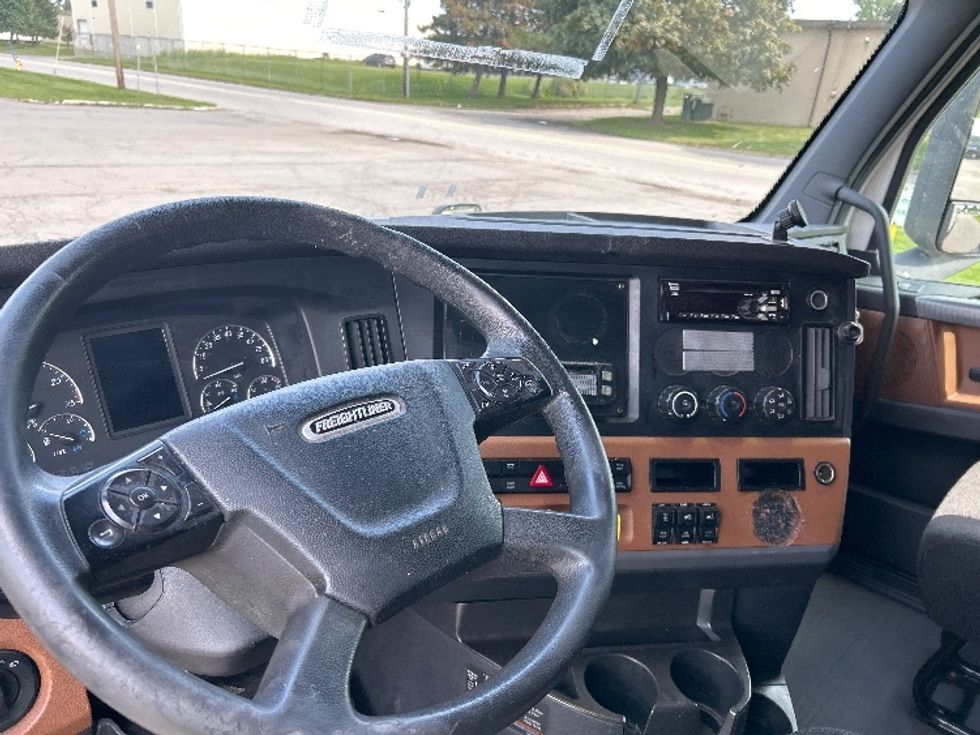 Sleeper Tractor-Heavy Duty Tractors-Freightliner-2020-T12664ST-Rochester-NY-660,421\n\t\tmiles-$ 57,000 - Image 10