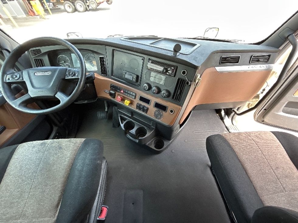 Sleeper Tractor-Heavy Duty Tractors-Freightliner-2020-T12664ST-Rochester-NY-660,421\n\t\tmiles-$ 57,000 - Image 12
