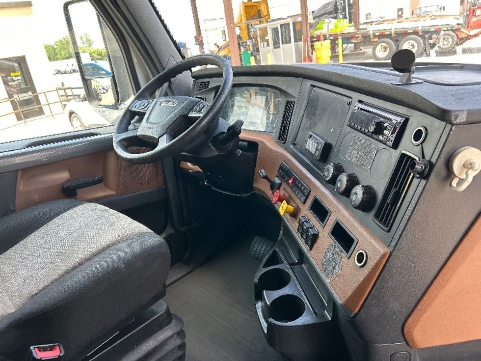Sleeper Tractor-Heavy Duty Tractors-Freightliner-2020-T12664ST-Rochester-NY-660,421\n\t\tmiles-$ 57,000 - Image 15