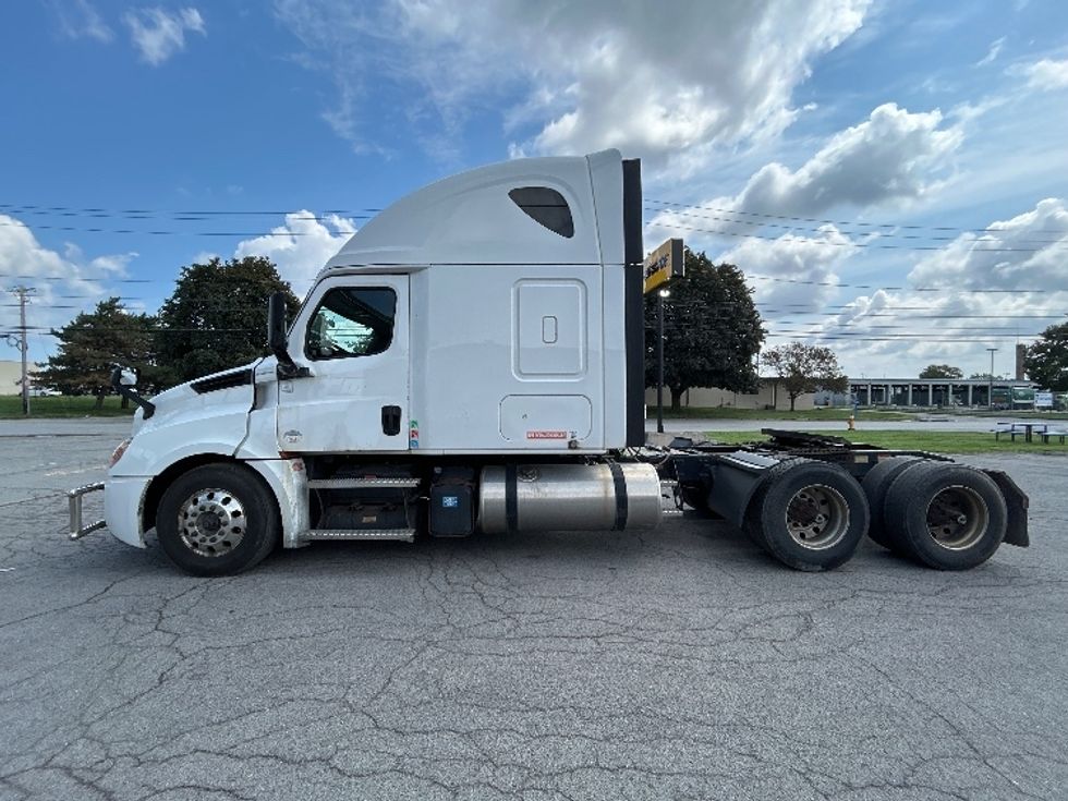 Sleeper Tractor-Heavy Duty Tractors-Freightliner-2020-T12664ST-Rochester-NY-660,421\n\t\tmiles-$ 57,000 - Image 4
