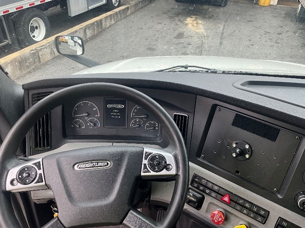 Sleeper Tractor-Heavy Duty Tractors-Freightliner-2020-T12664ST-Rockville-MD-516,607\n\t\tmiles-$ 58,750 - Image 11