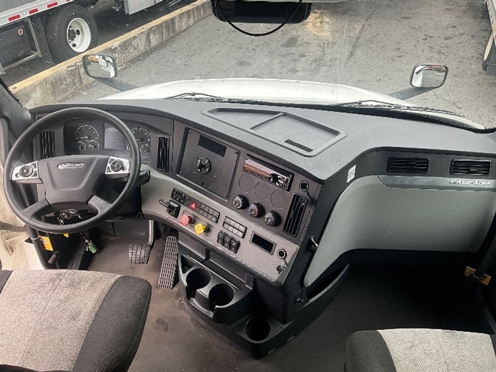 Sleeper Tractor-Heavy Duty Tractors-Freightliner-2020-T12664ST-Rockville-MD-516,607\n\t\tmiles-$ 58,750 - Image 12