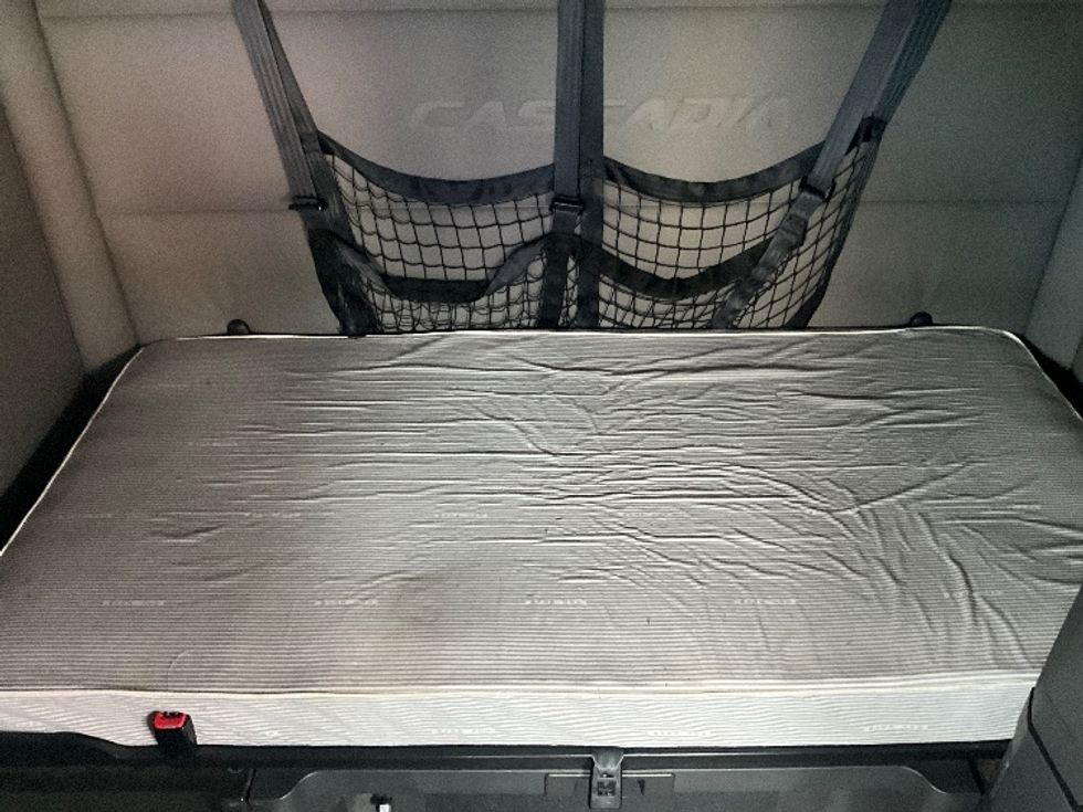 Sleeper Tractor-Heavy Duty Tractors-Freightliner-2020-T12664ST-Rockville-MD-516,607\n\t\tmiles-$ 58,750 - Image 17