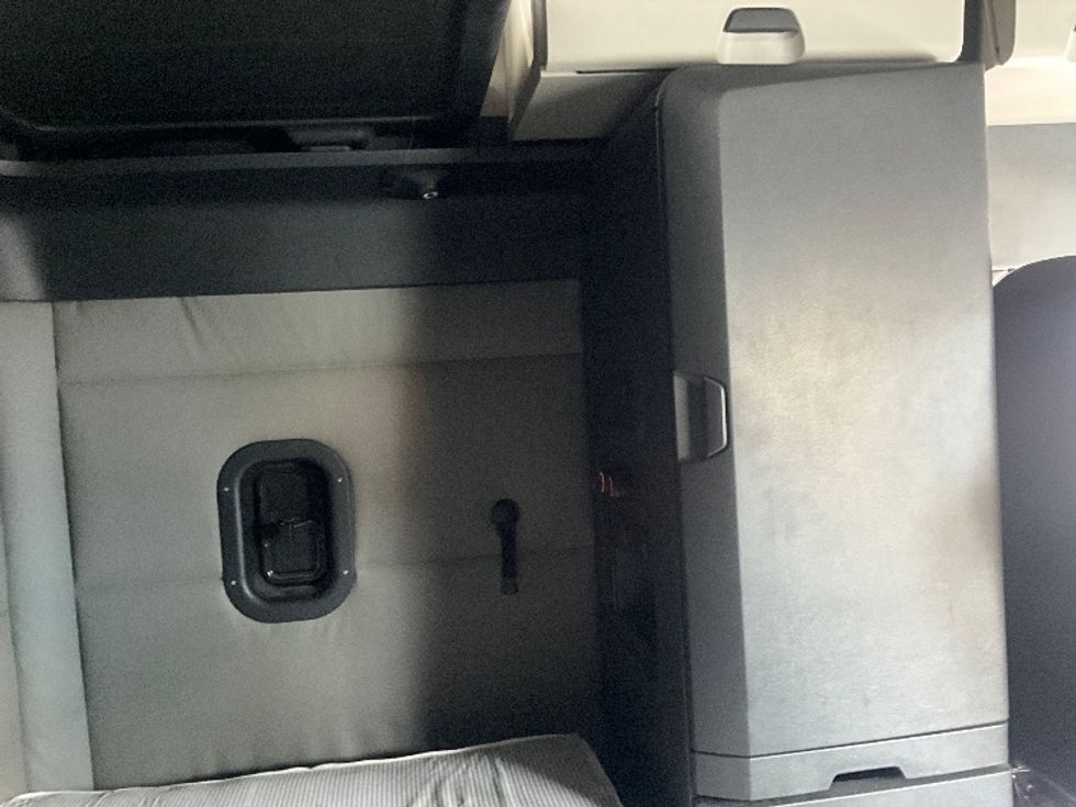 Sleeper Tractor-Heavy Duty Tractors-Freightliner-2020-T12664ST-Rockville-MD-516,607\n\t\tmiles-$ 58,750 - Image 18