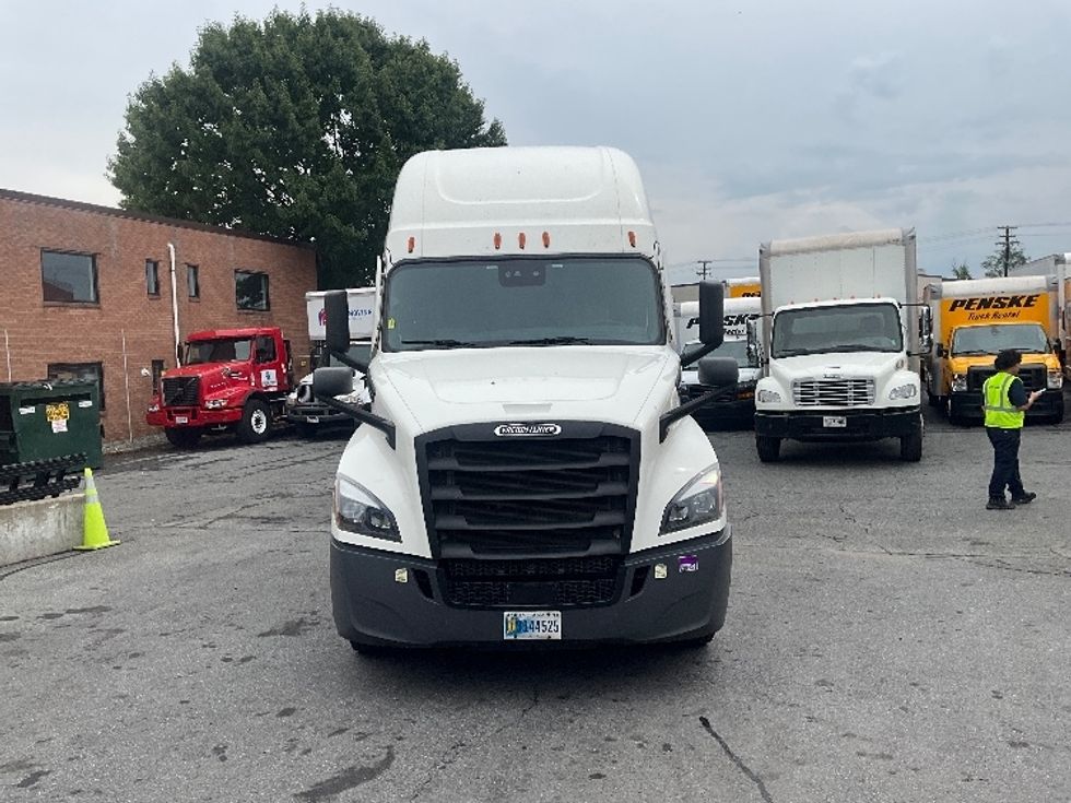 Sleeper Tractor-Heavy Duty Tractors-Freightliner-2020-T12664ST-Rockville-MD-516,607\n\t\tmiles-$ 58,750 - Image 2