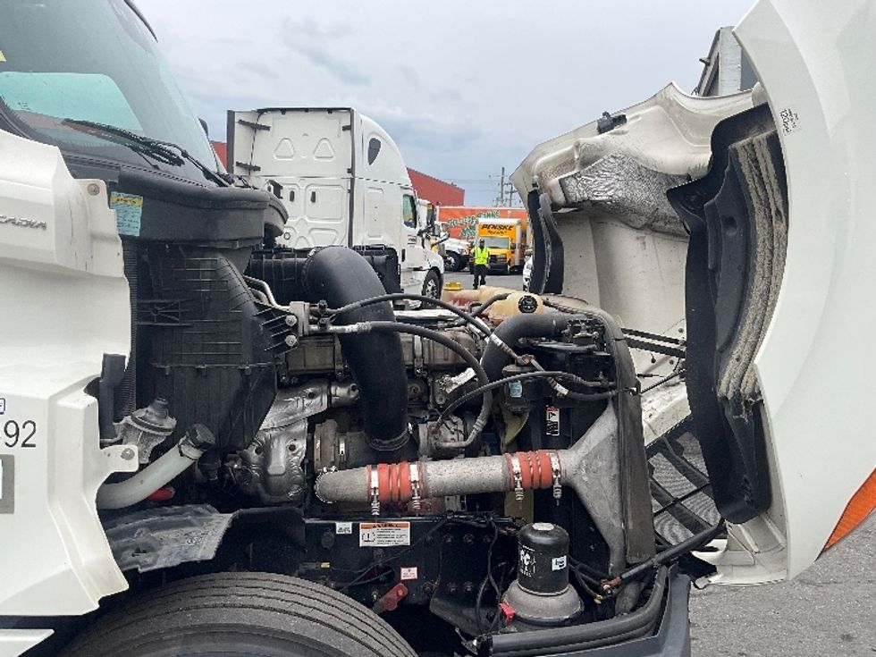 Sleeper Tractor-Heavy Duty Tractors-Freightliner-2020-T12664ST-Rockville-MD-516,607\n\t\tmiles-$ 58,750 - Image 20