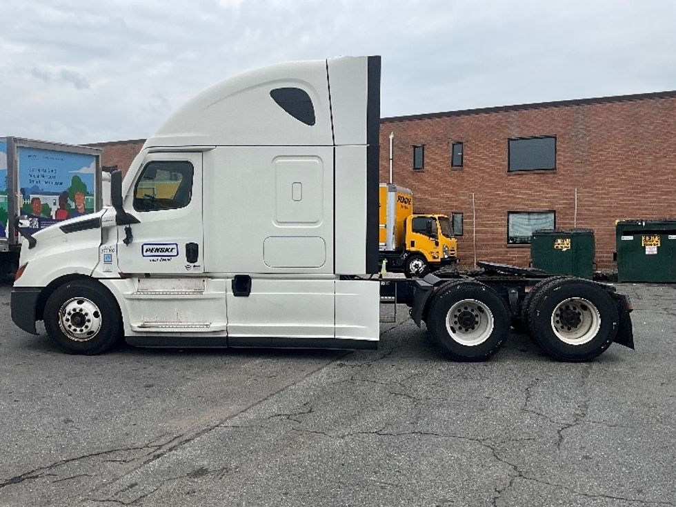 Sleeper Tractor-Heavy Duty Tractors-Freightliner-2020-T12664ST-Rockville-MD-516,607\n\t\tmiles-$ 58,750 - Image 4