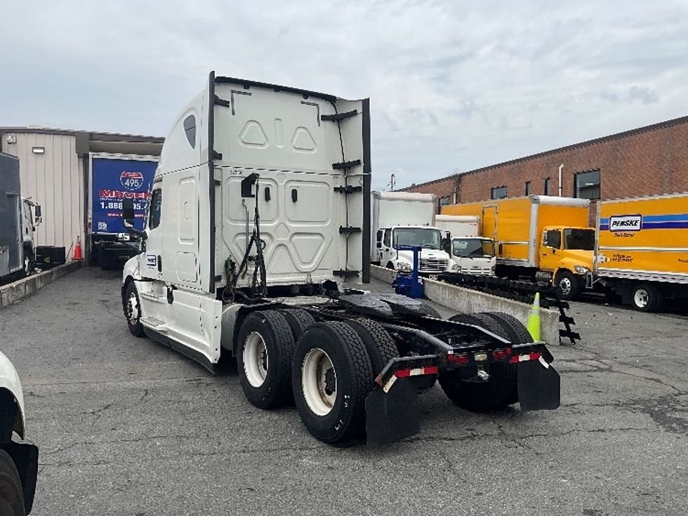 Sleeper Tractor-Heavy Duty Tractors-Freightliner-2020-T12664ST-Rockville-MD-516,607\n\t\tmiles-$ 58,750 - Image 5