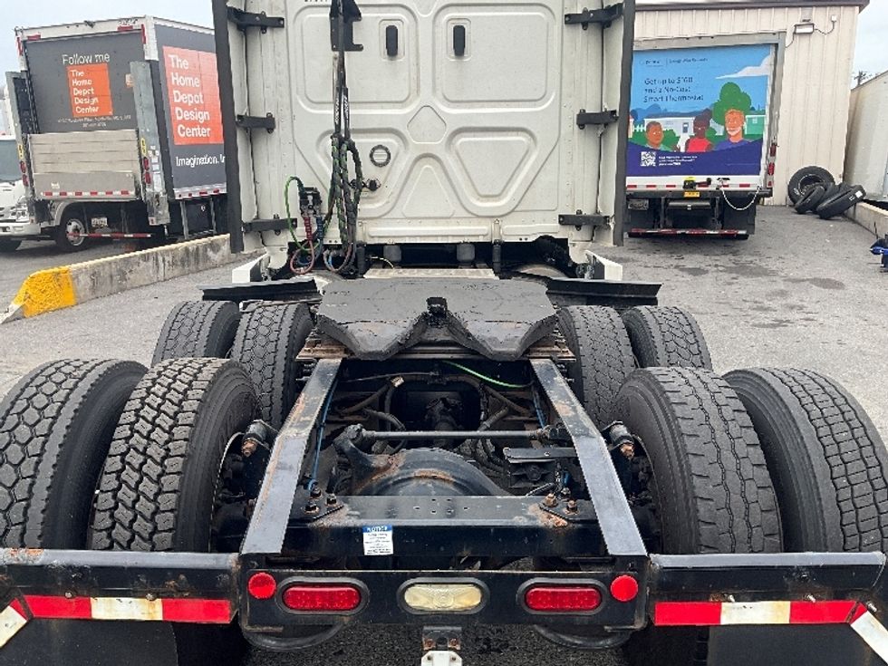 Sleeper Tractor-Heavy Duty Tractors-Freightliner-2020-T12664ST-Rockville-MD-516,607\n\t\tmiles-$ 58,750 - Image 6