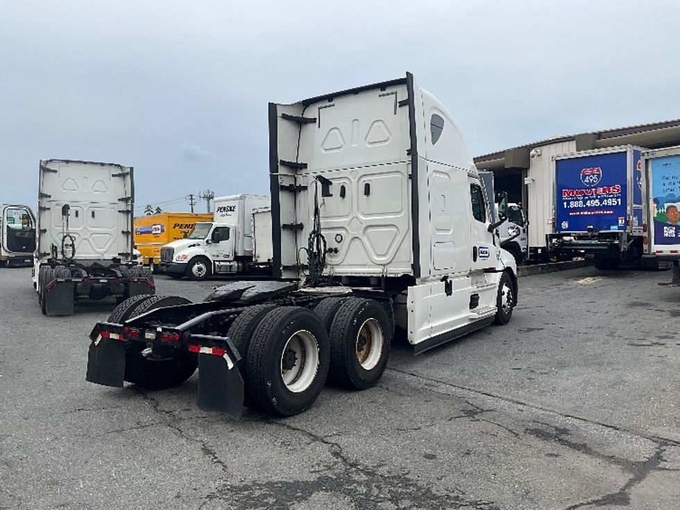 Sleeper Tractor-Heavy Duty Tractors-Freightliner-2020-T12664ST-Rockville-MD-516,607\n\t\tmiles-$ 58,750 - Image 7