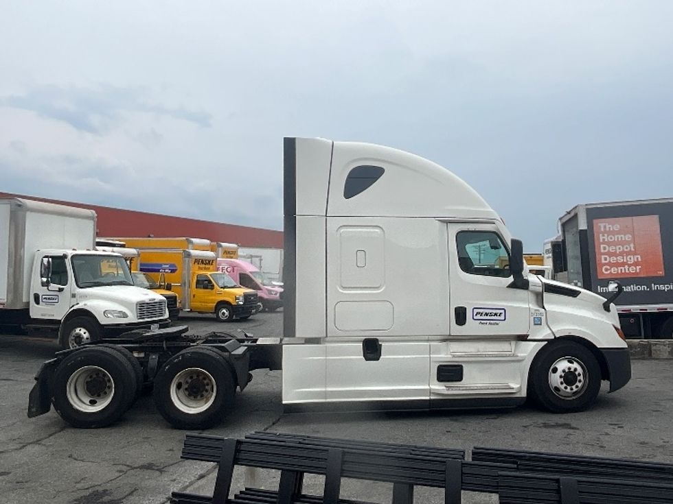 Sleeper Tractor-Heavy Duty Tractors-Freightliner-2020-T12664ST-Rockville-MD-516,607\n\t\tmiles-$ 58,750 - Image 8