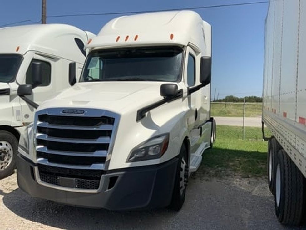 Sleeper Tractor-Heavy Duty Tractors-Freightliner-2020-T12664ST-Rockwall-TX-438,080\n\t\tmiles-$ 64,750 - Image 1