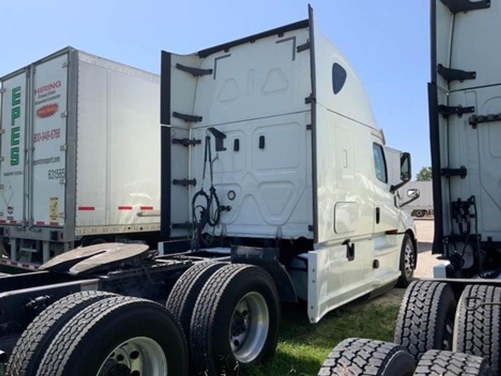 Sleeper Tractor-Heavy Duty Tractors-Freightliner-2020-T12664ST-Rockwall-TX-438,080\n\t\tmiles-$ 64,750 - Image 3