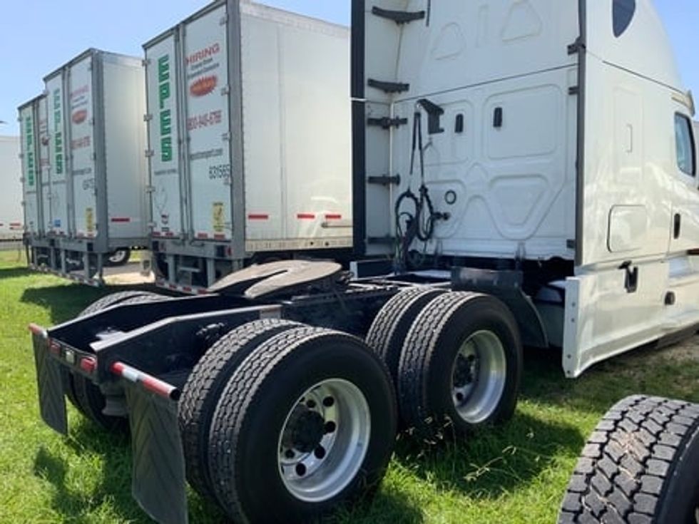 Sleeper Tractor-Heavy Duty Tractors-Freightliner-2020-T12664ST-Rockwall-TX-438,080\n\t\tmiles-$ 64,750 - Image 4