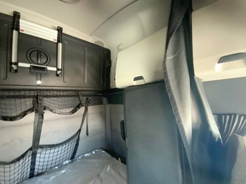 Sleeper Tractor-Heavy Duty Tractors-Freightliner-2020-T12664ST-Rockwall-TX-438,080\n\t\tmiles-$ 64,750 - Image 7