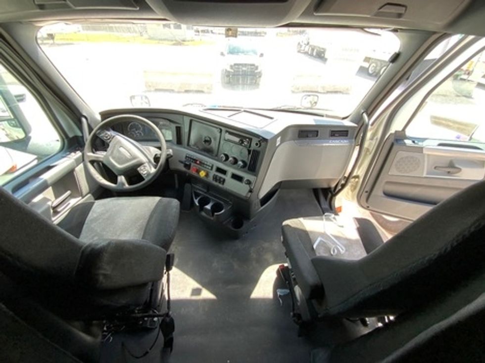 Sleeper Tractor-Heavy Duty Tractors-Freightliner-2020-T12664ST-Rockwall-TX-541,737\n\t\tmiles-$ 56,750 - Image 13