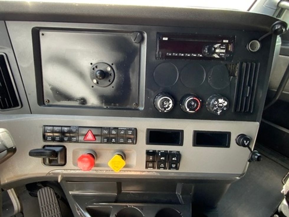 Sleeper Tractor-Heavy Duty Tractors-Freightliner-2020-T12664ST-Rockwall-TX-541,737\n\t\tmiles-$ 56,750 - Image 14