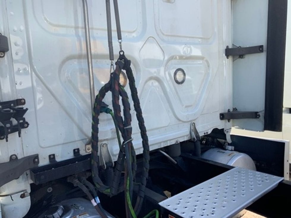 Sleeper Tractor-Heavy Duty Tractors-Freightliner-2020-T12664ST-Rockwall-TX-541,737\n\t\tmiles-$ 56,750 - Image 16