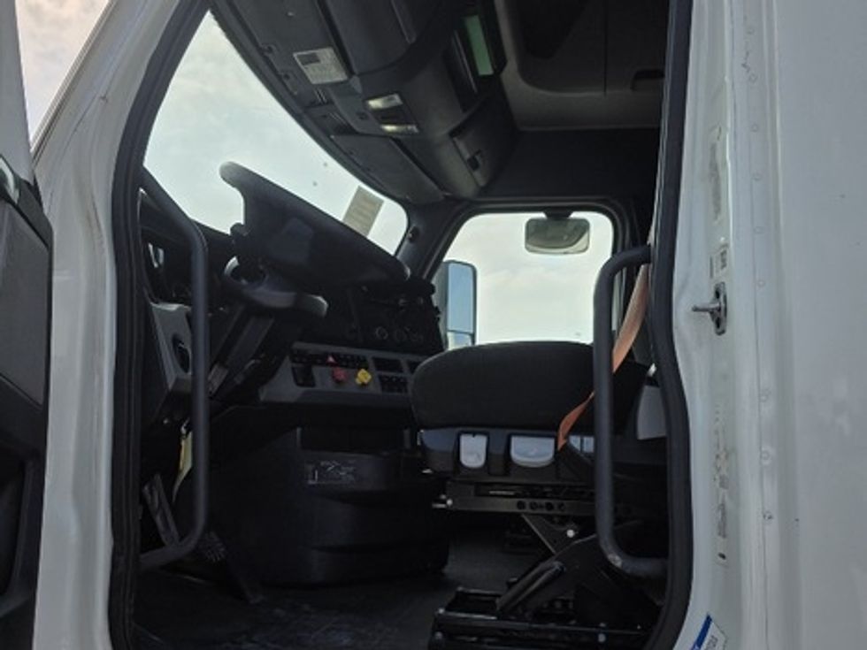 Sleeper Tractor-Heavy Duty Tractors-Freightliner-2020-T12664ST-Rockwall-TX-590,711\n\t\tmiles-$ 53,500 - Image 10