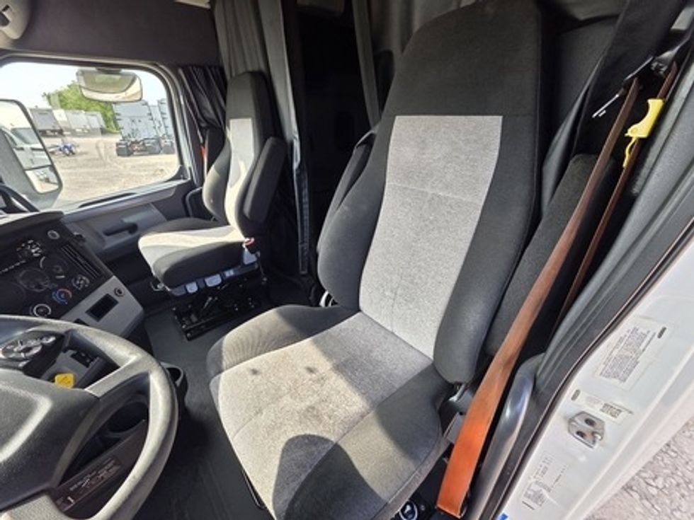 Sleeper Tractor-Heavy Duty Tractors-Freightliner-2020-T12664ST-Rockwall-TX-590,711\n\t\tmiles-$ 53,500 - Image 12