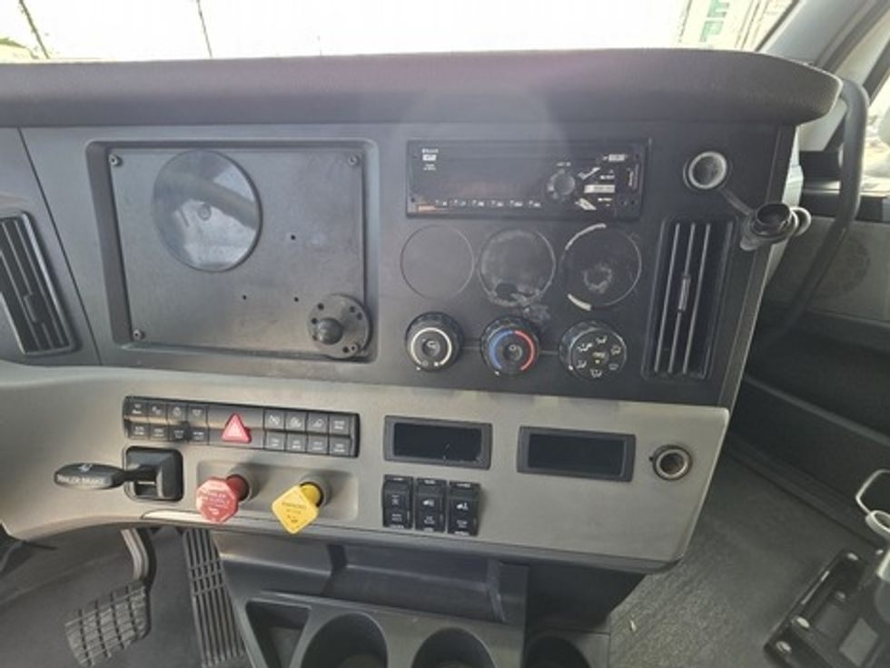 Sleeper Tractor-Heavy Duty Tractors-Freightliner-2020-T12664ST-Rockwall-TX-590,711\n\t\tmiles-$ 53,500 - Image 13