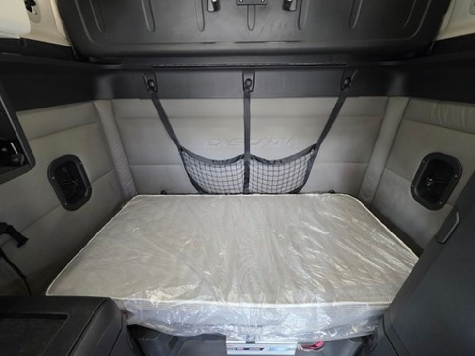 Sleeper Tractor-Heavy Duty Tractors-Freightliner-2020-T12664ST-Rockwall-TX-590,711\n\t\tmiles-$ 53,500 - Image 18