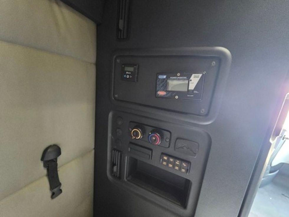 Sleeper Tractor-Heavy Duty Tractors-Freightliner-2020-T12664ST-Rockwall-TX-590,711\n\t\tmiles-$ 53,500 - Image 19