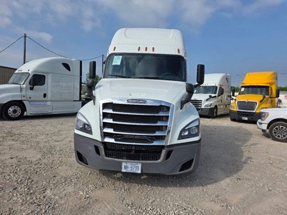 Sleeper Tractor-Heavy Duty Tractors-Freightliner-2020-T12664ST-Rockwall-TX-590,711\n\t\tmiles-$ 53,500 - Image 2