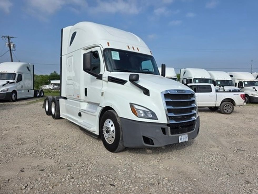 Sleeper Tractor-Heavy Duty Tractors-Freightliner-2020-T12664ST-Rockwall-TX-590,711\n\t\tmiles-$ 53,500 - Image 3