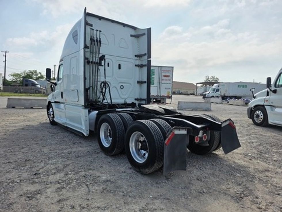 Sleeper Tractor-Heavy Duty Tractors-Freightliner-2020-T12664ST-Rockwall-TX-590,711\n\t\tmiles-$ 53,500 - Image 7