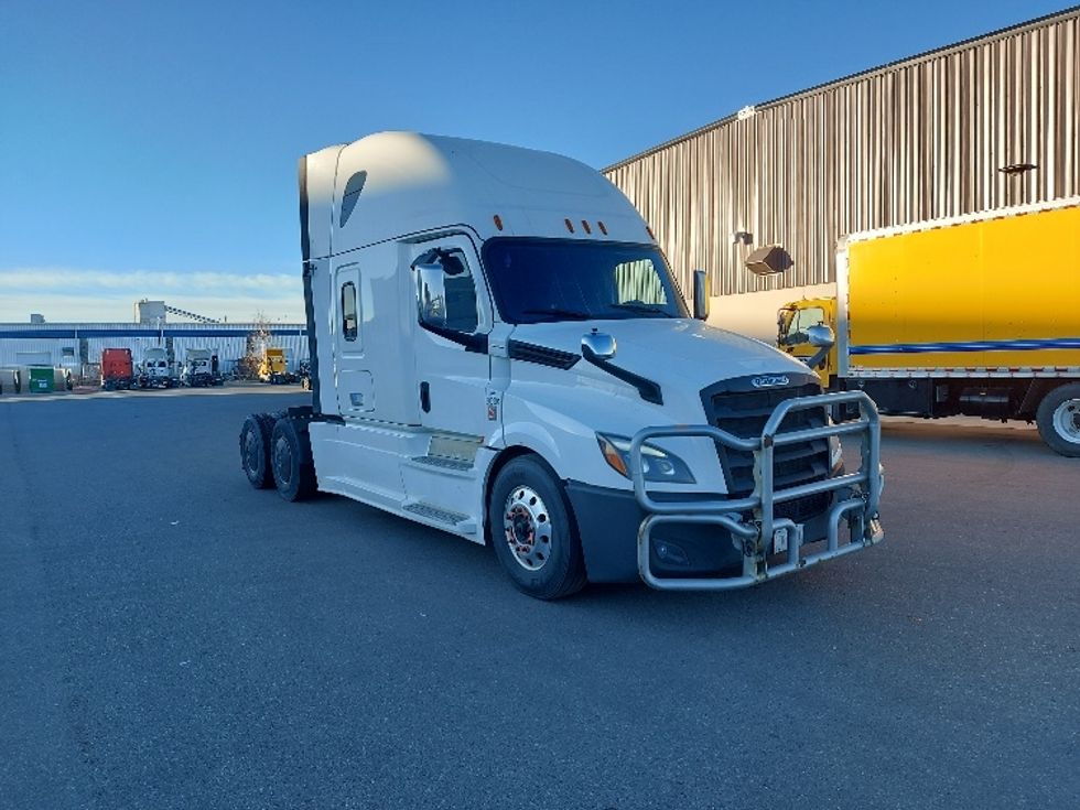 Sleeper Tractor-Heavy Duty Tractors-Freightliner-2020-T12664ST-Rocky View County-AB-1,051,746\n\t\tkm-$ 64,250 - Image 1