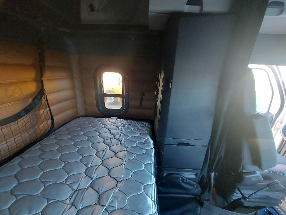 Sleeper Tractor-Heavy Duty Tractors-Freightliner-2020-T12664ST-Rocky View County-AB-1,051,746\n\t\tkm-$ 64,250 - Image 18