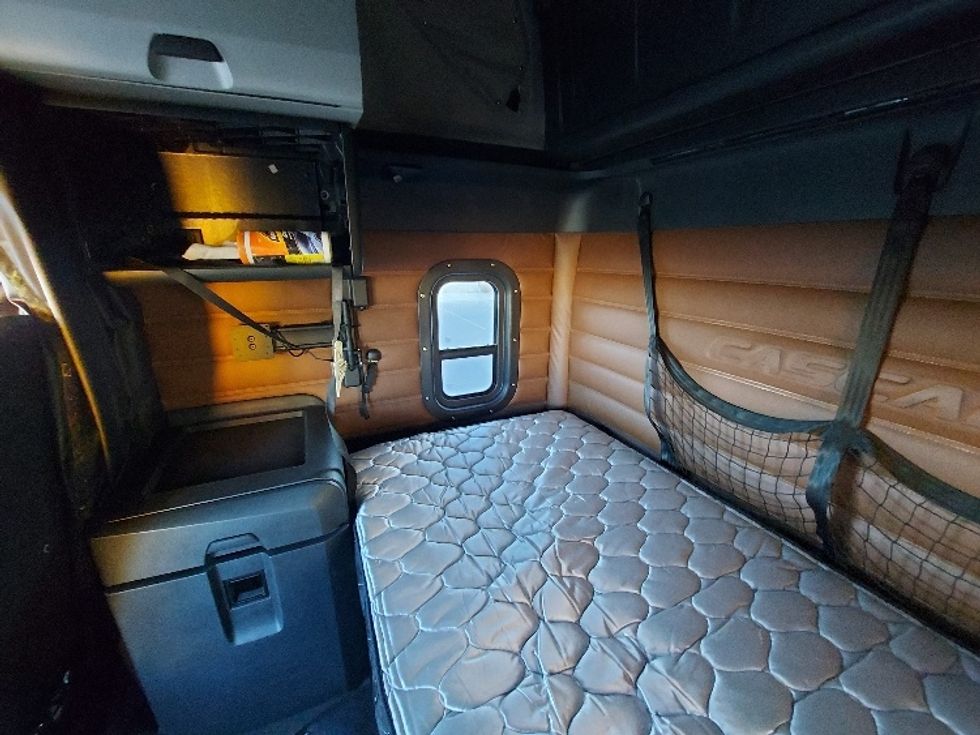 Sleeper Tractor-Heavy Duty Tractors-Freightliner-2020-T12664ST-Rocky View County-AB-1,051,746\n\t\tkm-$ 64,250 - Image 19