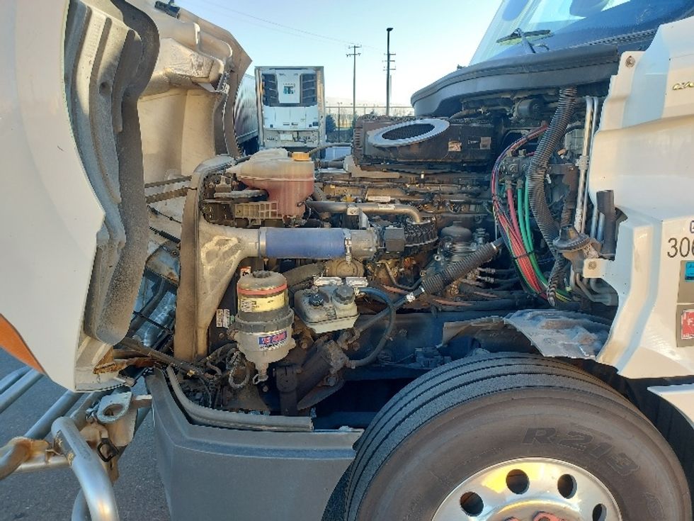 Sleeper Tractor-Heavy Duty Tractors-Freightliner-2020-T12664ST-Rocky View County-AB-1,051,746\n\t\tkm-$ 64,250 - Image 21