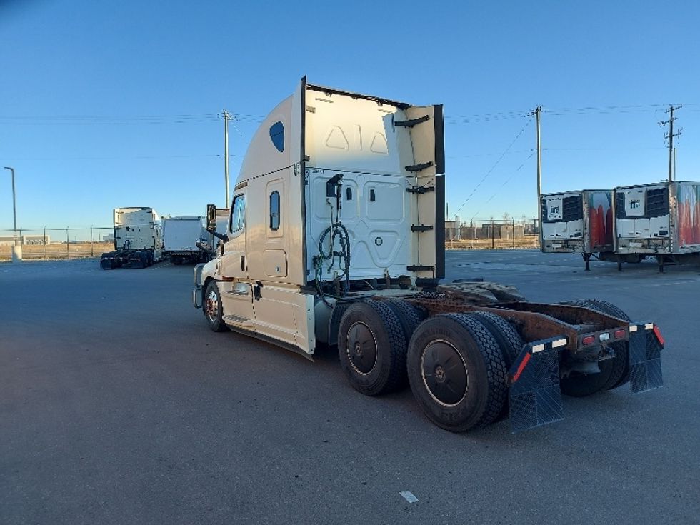 Sleeper Tractor-Heavy Duty Tractors-Freightliner-2020-T12664ST-Rocky View County-AB-1,051,746\n\t\tkm-$ 64,250 - Image 5