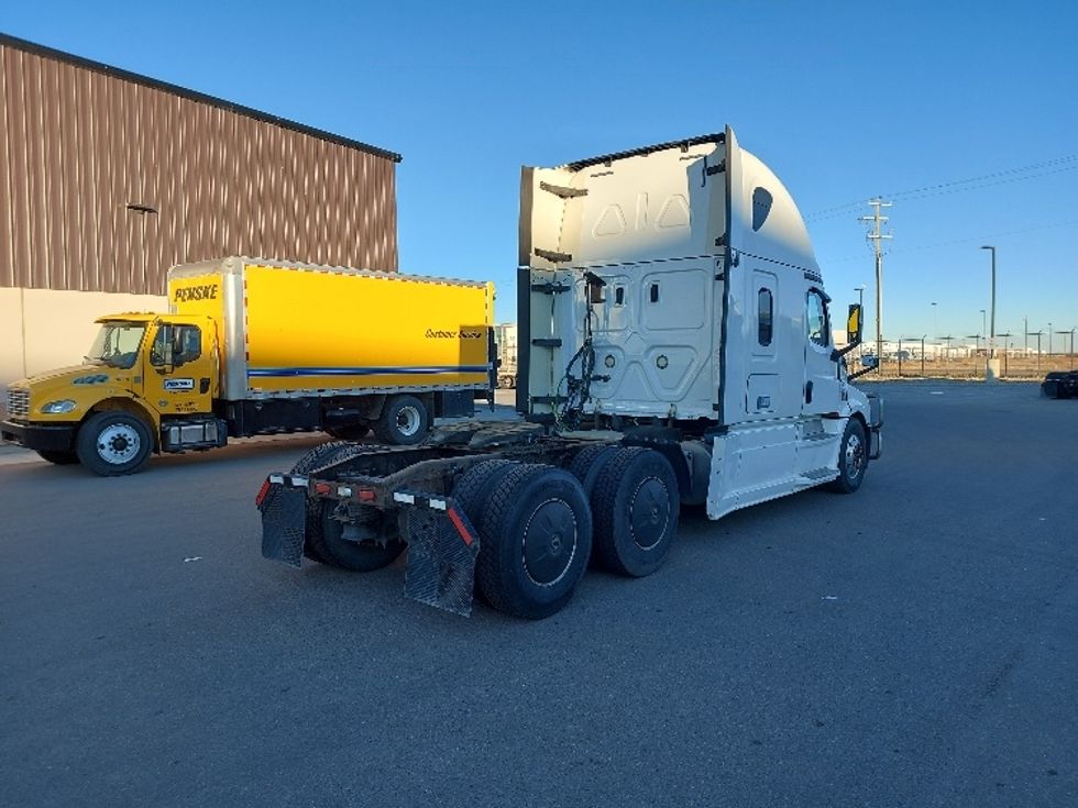 Sleeper Tractor-Heavy Duty Tractors-Freightliner-2020-T12664ST-Rocky View County-AB-1,051,746\n\t\tkm-$ 64,250 - Image 7