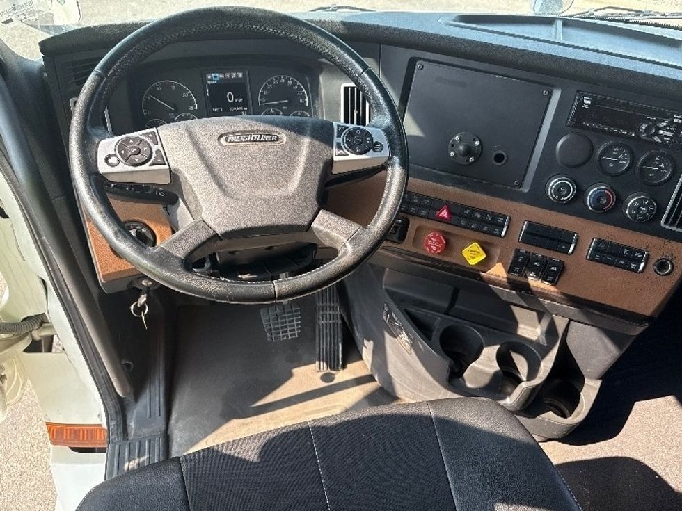 Sleeper Tractor-Heavy Duty Tractors-Freightliner-2020-T12664ST-Romulus-MI-356,840\n\t\tmiles-$ 70,750 - Image 11