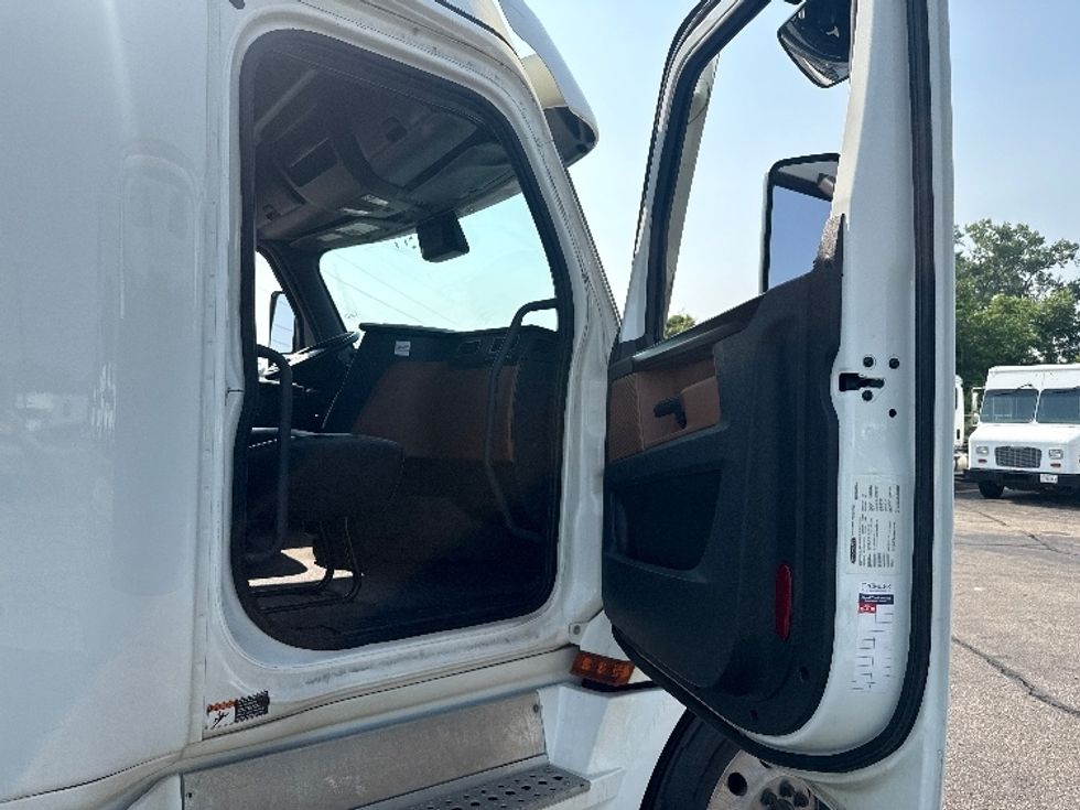 Sleeper Tractor-Heavy Duty Tractors-Freightliner-2020-T12664ST-Romulus-MI-356,840\n\t\tmiles-$ 70,750 - Image 13