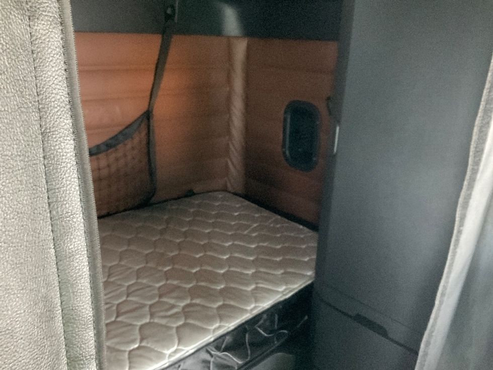 Sleeper Tractor-Heavy Duty Tractors-Freightliner-2020-T12664ST-Romulus-MI-356,840\n\t\tmiles-$ 70,750 - Image 19