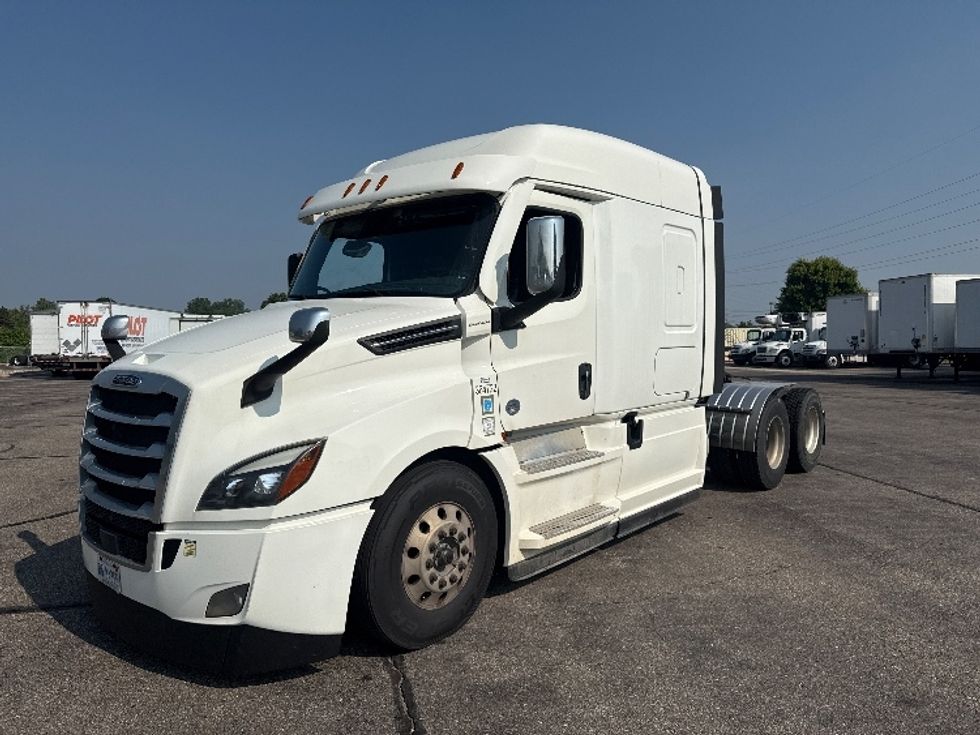 2020 Freightliner Cascadia 126" Sleeper Cab photo 3