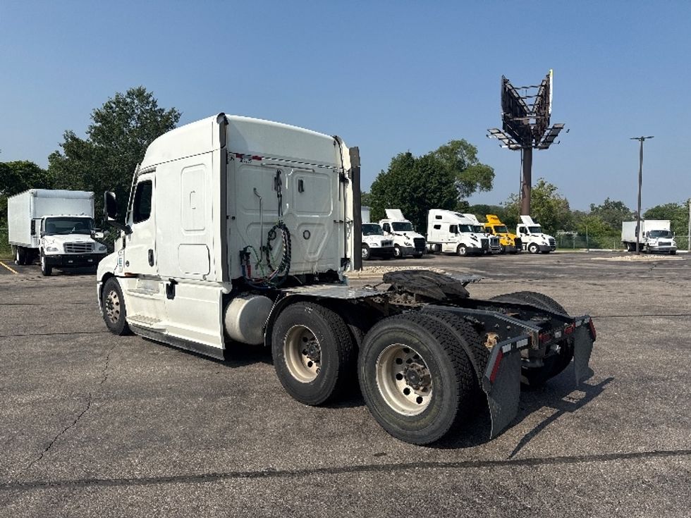 Sleeper Tractor-Heavy Duty Tractors-Freightliner-2020-T12664ST-Romulus-MI-356,840\n\t\tmiles-$ 70,750 - Image 5