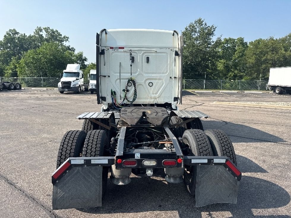Sleeper Tractor-Heavy Duty Tractors-Freightliner-2020-T12664ST-Romulus-MI-356,840\n\t\tmiles-$ 70,750 - Image 6