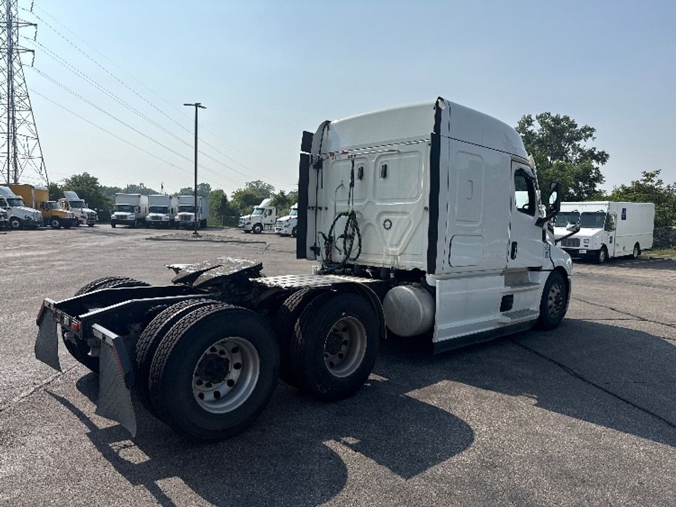 Sleeper Tractor-Heavy Duty Tractors-Freightliner-2020-T12664ST-Romulus-MI-356,840\n\t\tmiles-$ 70,750 - Image 7