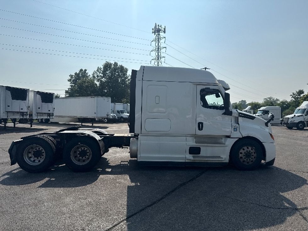 Sleeper Tractor-Heavy Duty Tractors-Freightliner-2020-T12664ST-Romulus-MI-356,840\n\t\tmiles-$ 70,750 - Image 8