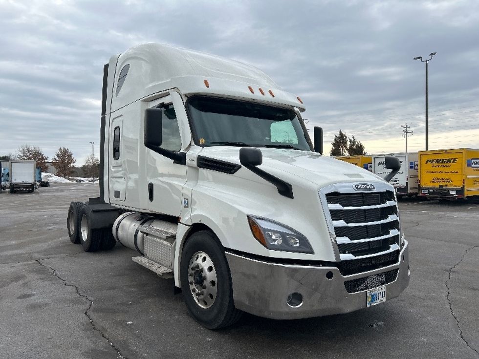 Sleeper Tractor-Heavy Duty Tractors-Freightliner-2020-T12664ST-Rothschild-WI-588,188\n\t\tmiles-$ 49,000 - Image 1