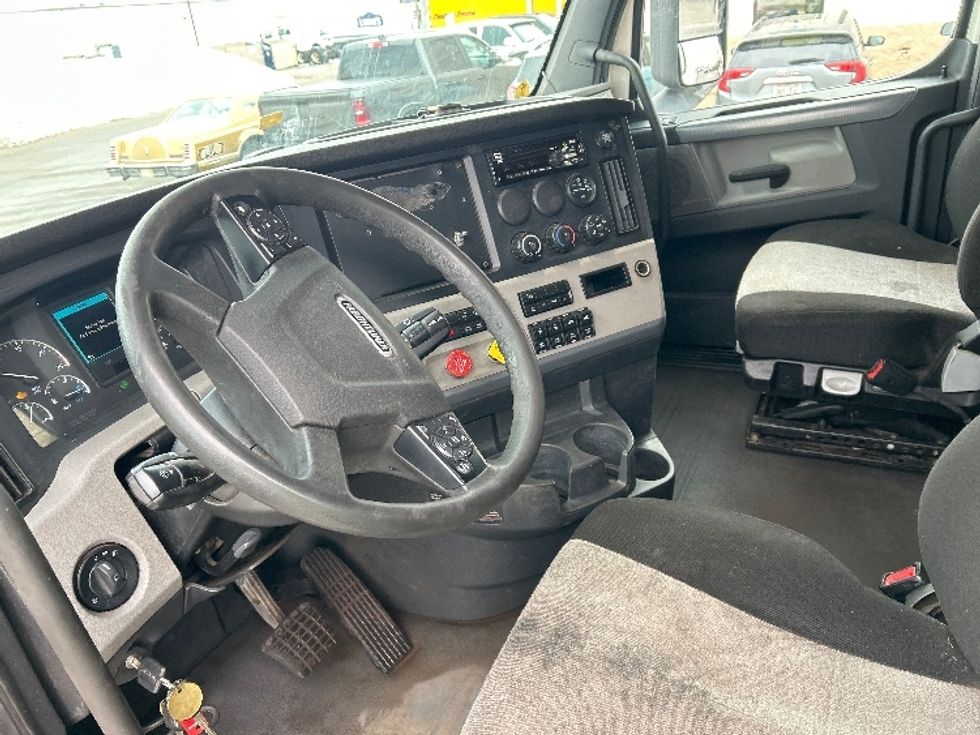Sleeper Tractor-Heavy Duty Tractors-Freightliner-2020-T12664ST-Rothschild-WI-588,188\n\t\tmiles-$ 49,000 - Image 10